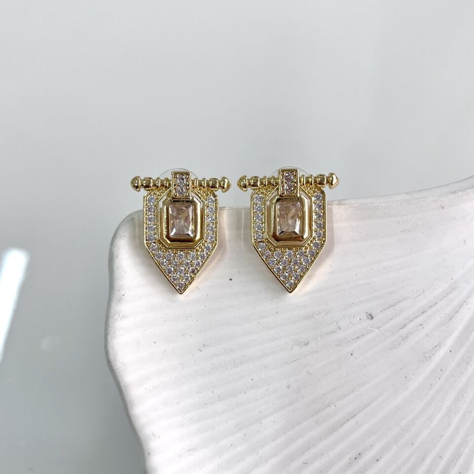 Çelik Beyaz Taşlı Küpe