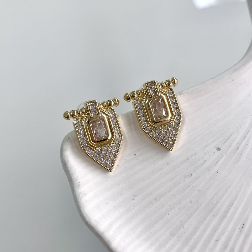 Çelik Beyaz Taşlı Küpe