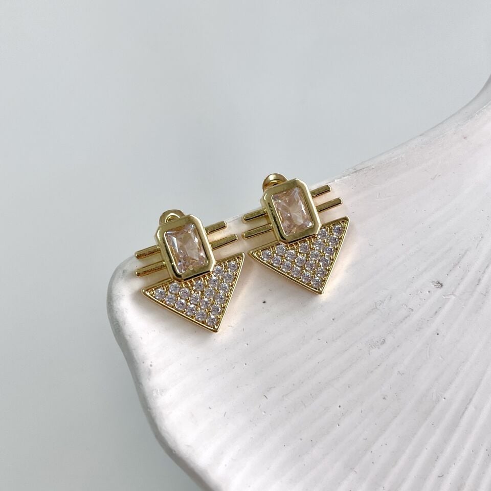 Çelik Beyaz Taşlı Küpe