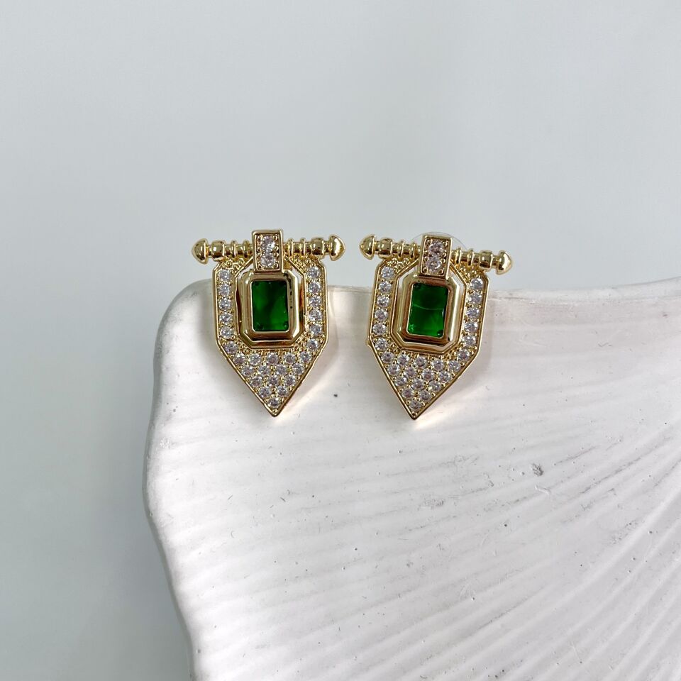 Çelik Yeşil Taşlı Küpe