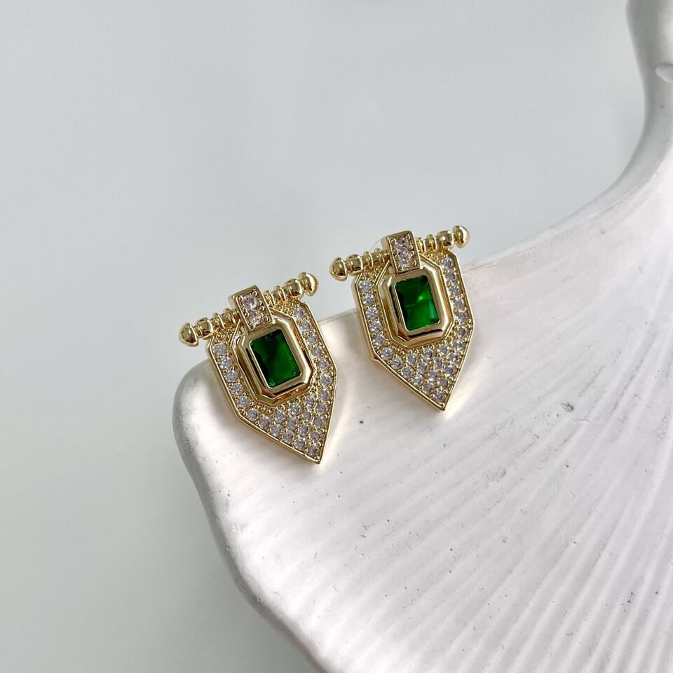 Çelik Yeşil Taşlı Küpe