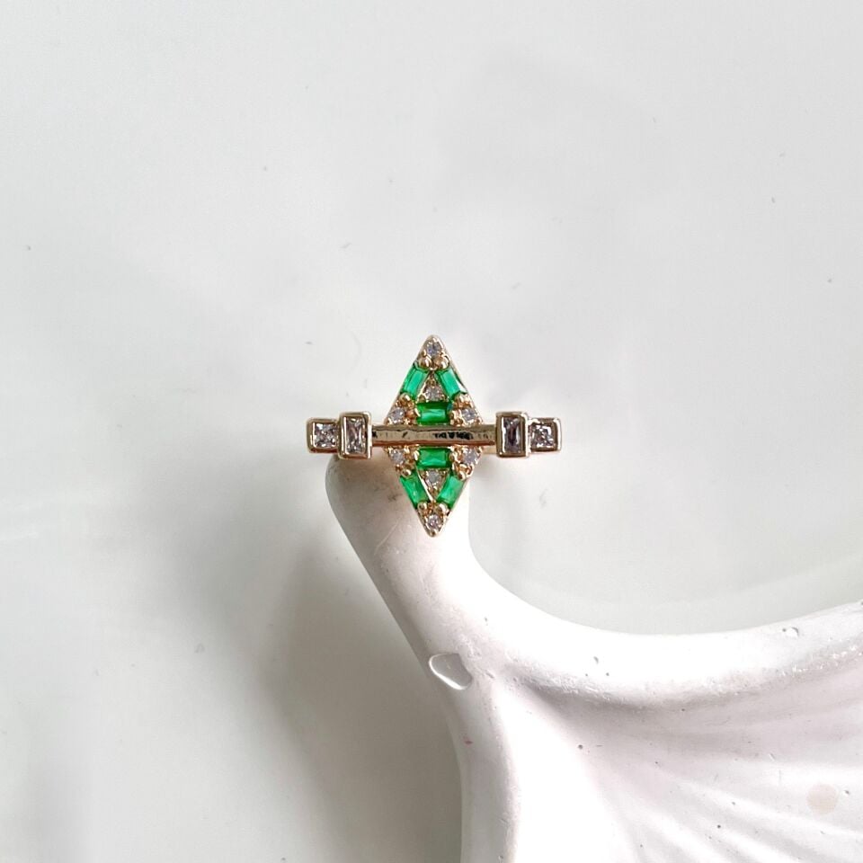 Özel Seri Yeşil Taşlı Yüzük