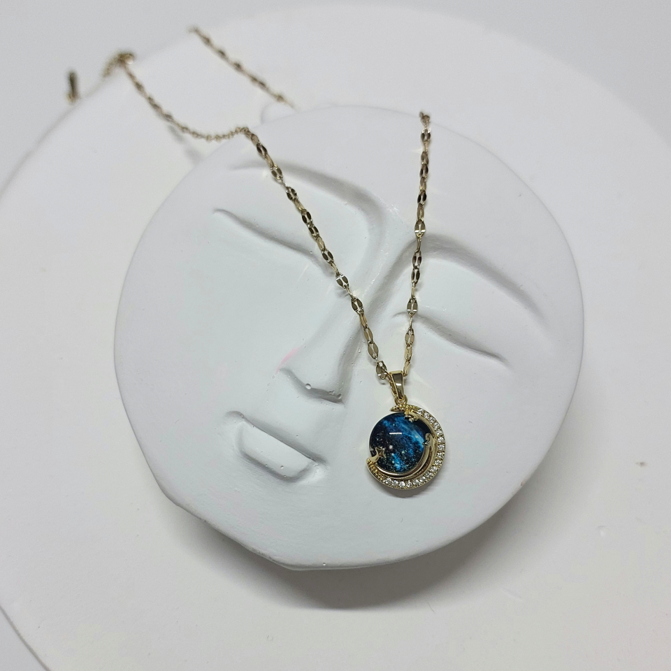 Çelik Gezegen Kolye