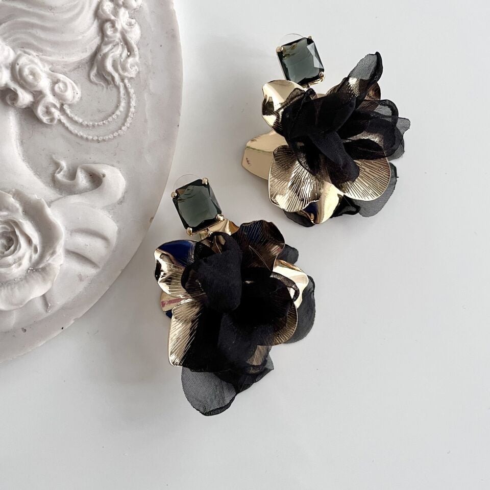 İthal Siyah Tüllü Çiçek Küpe