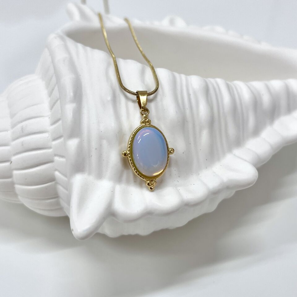 Çelik Ay Taşı Kolye