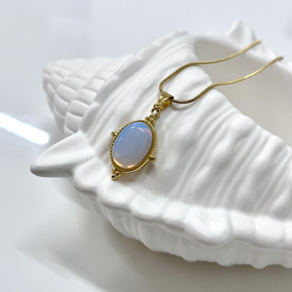 Çelik Ay Taşı Kolye