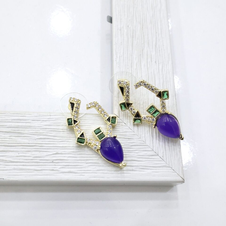 Zirkon Taşlı Küpe