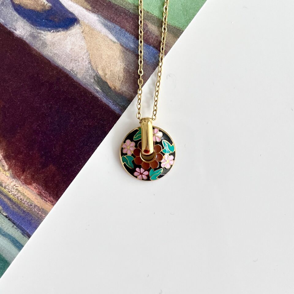 Çelik Minimal Çiçek Desenli Kolye