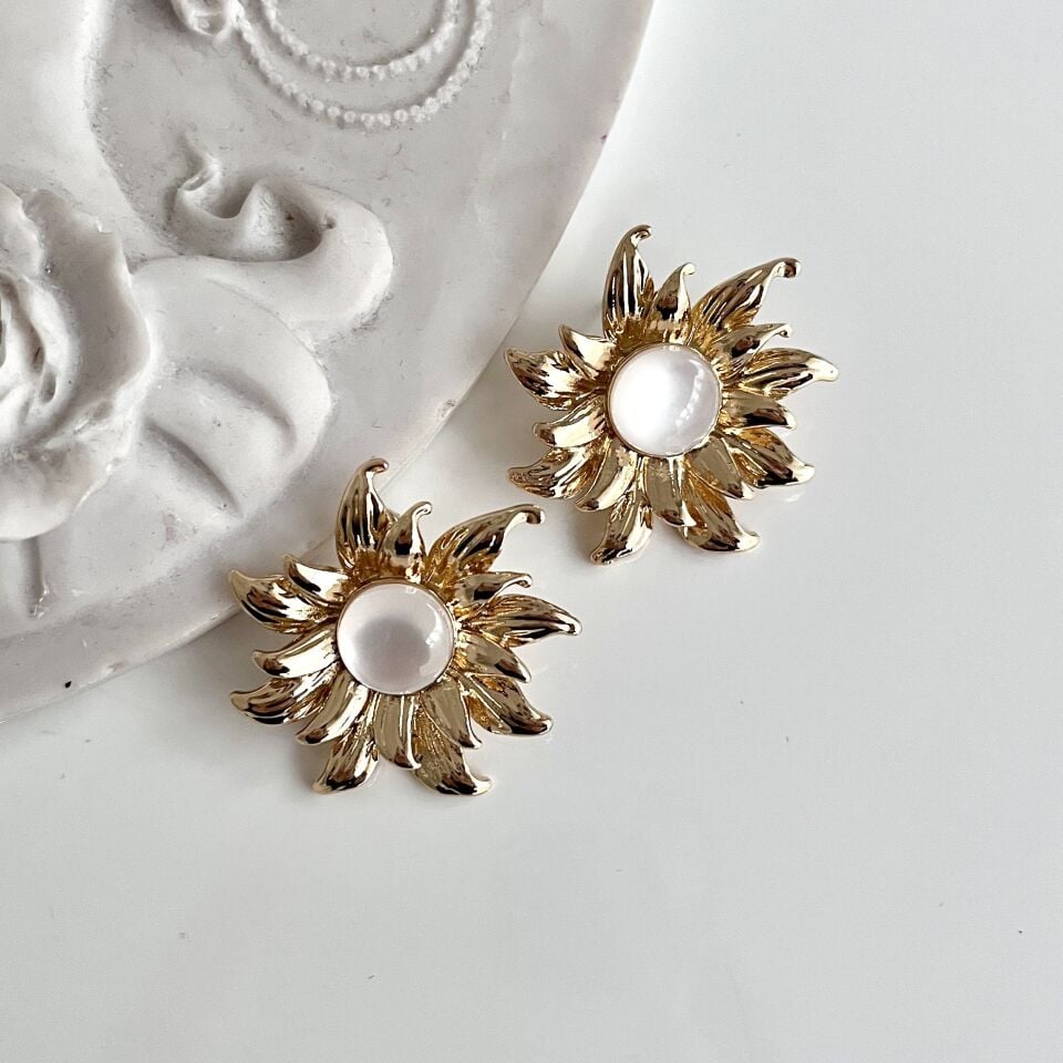 Çiçek Taşlı Küpe