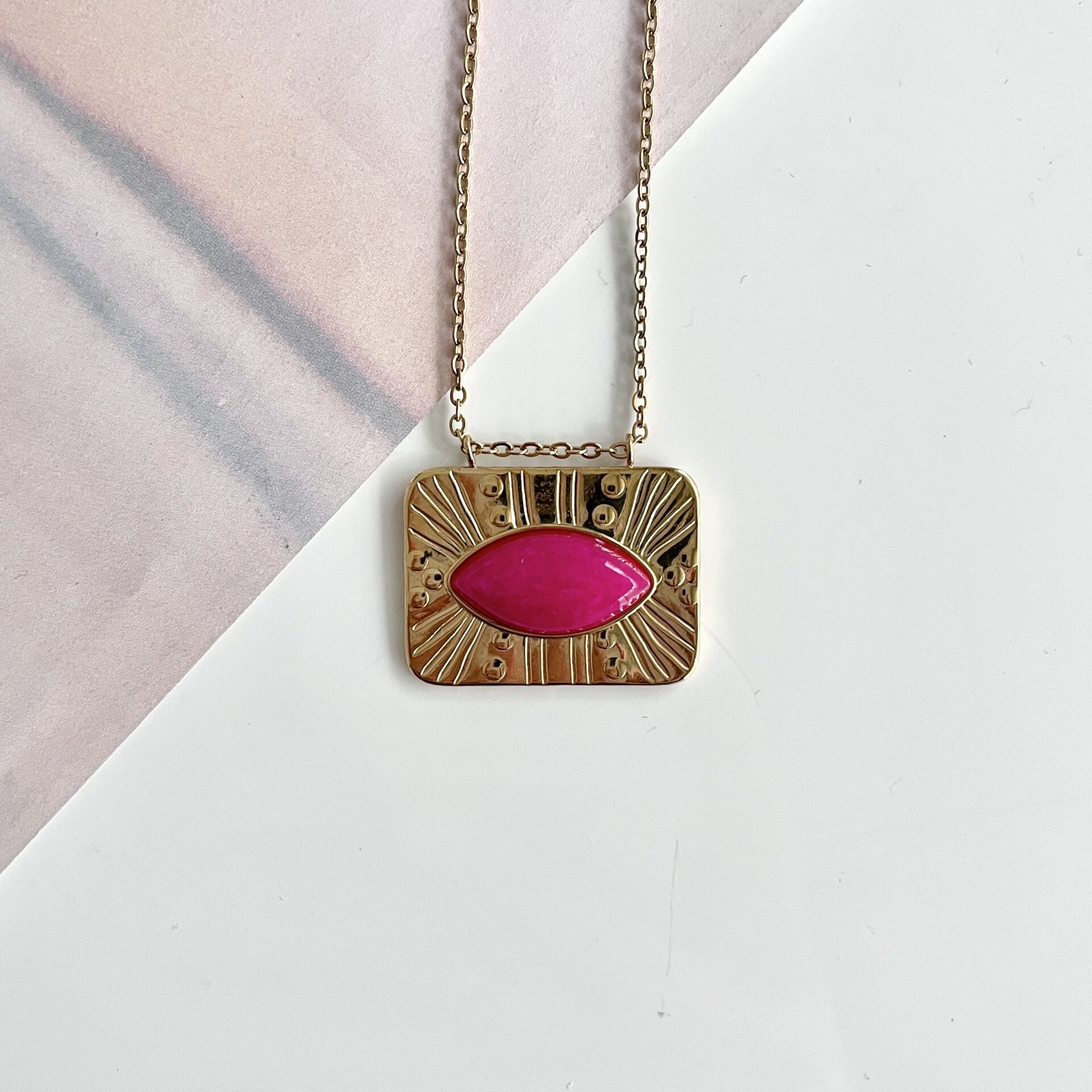 Çelik Pembe Taşlı Kolye