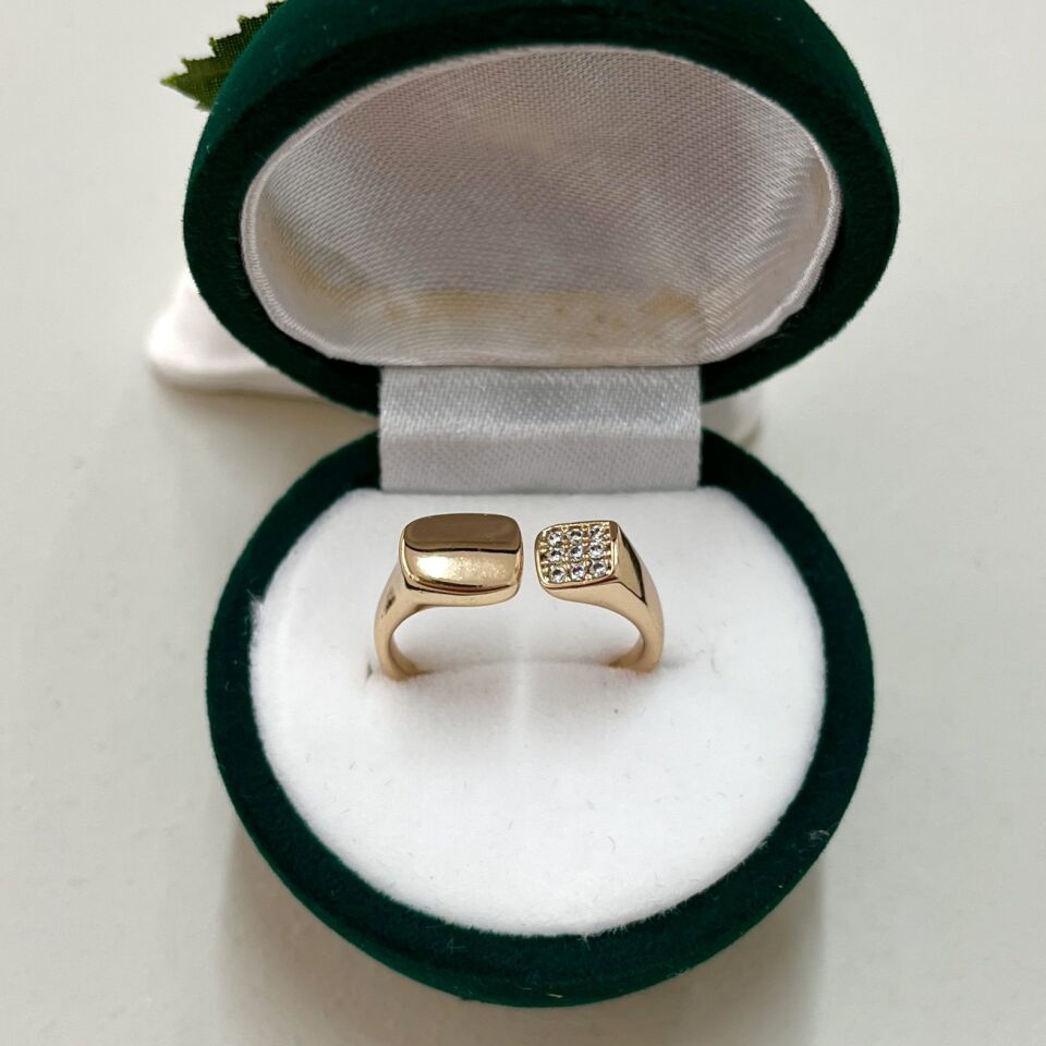 Xuping Taşlı Yüzük