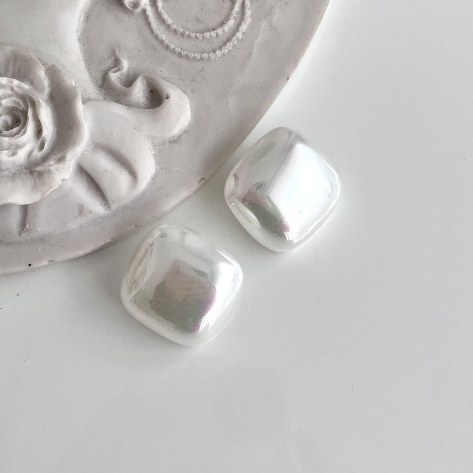 İthal Kare Beyaz Küpe