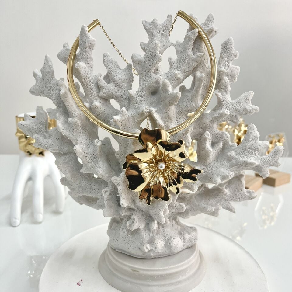 İthal İnci Detay Çiçek Vip Kolye