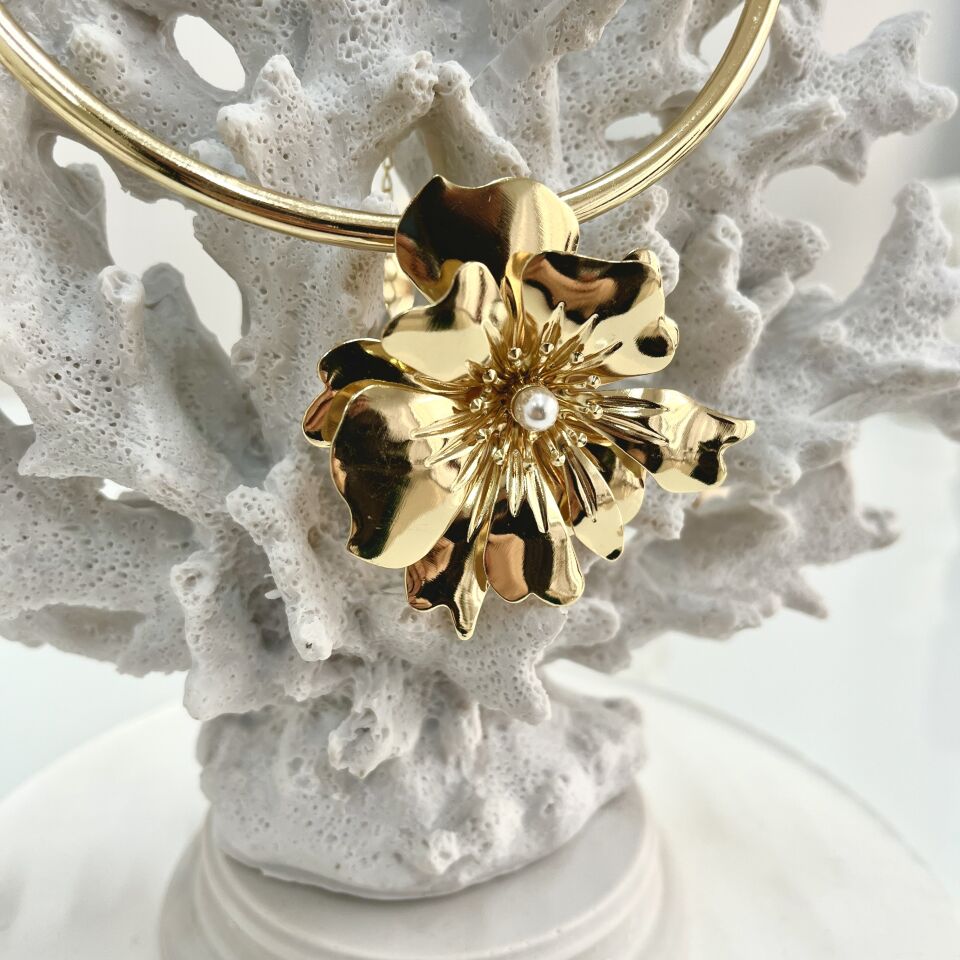 İthal İnci Detay Çiçek Vip Kolye