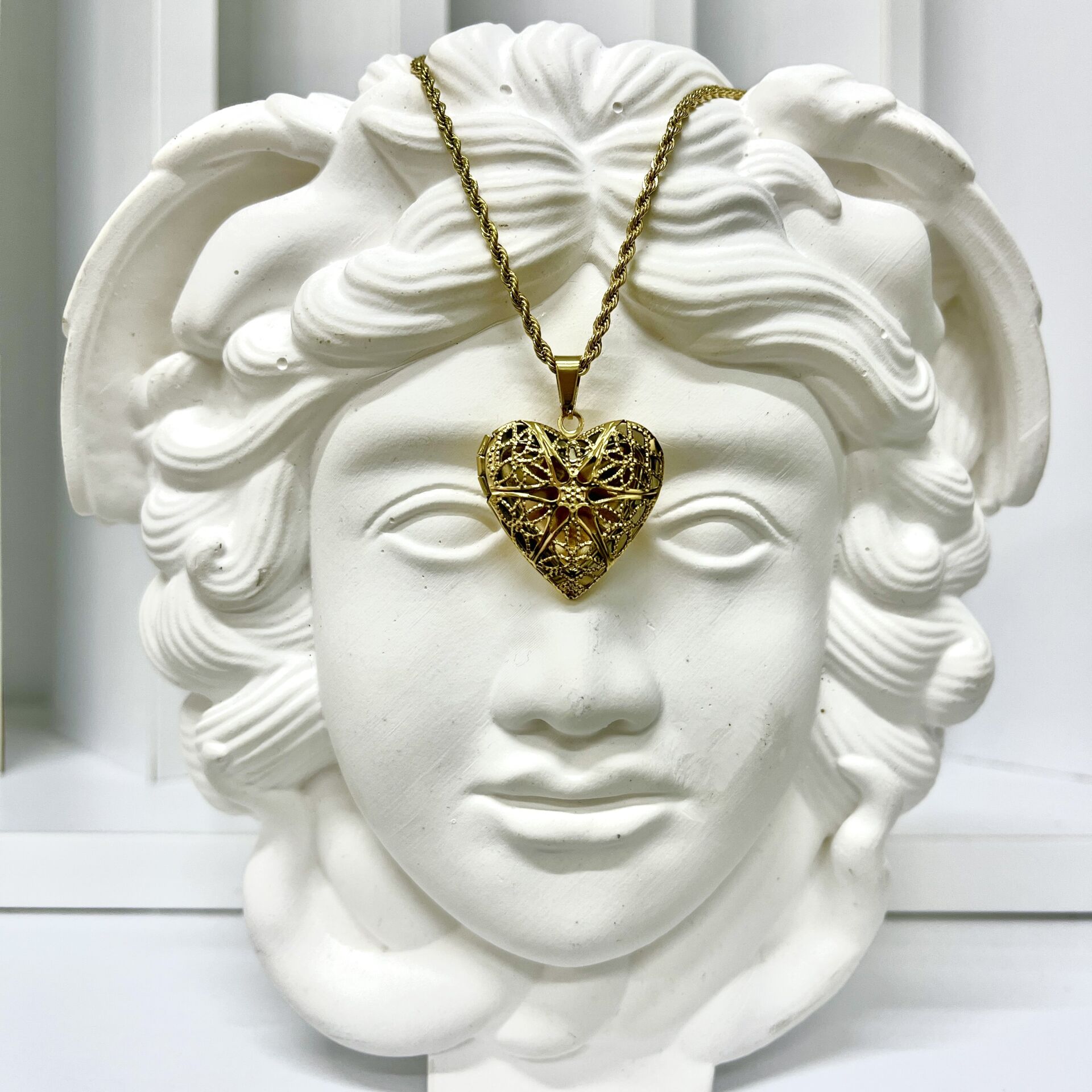 Çelik Açılabilir Kalp Kolye