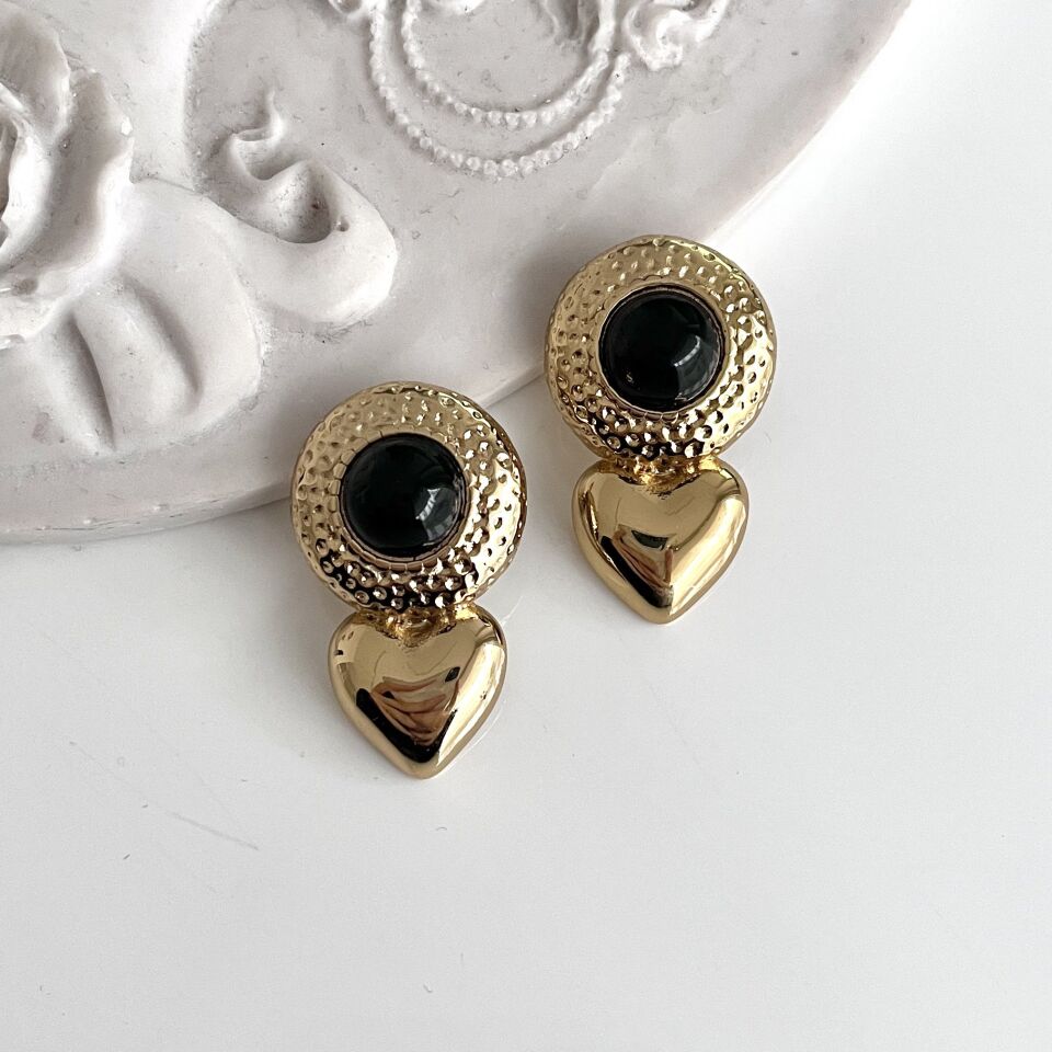 Çelik Kalpli Siyah Küpe