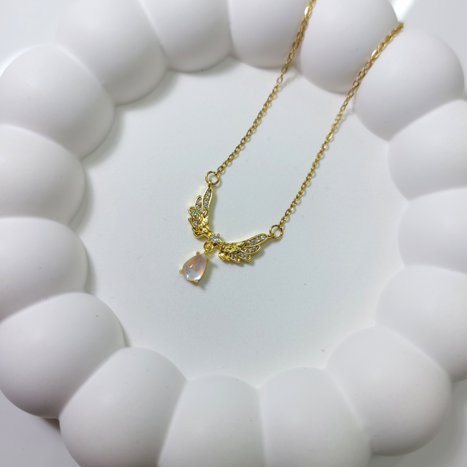 Çelik Damla Taş Detay Kanat Kolye