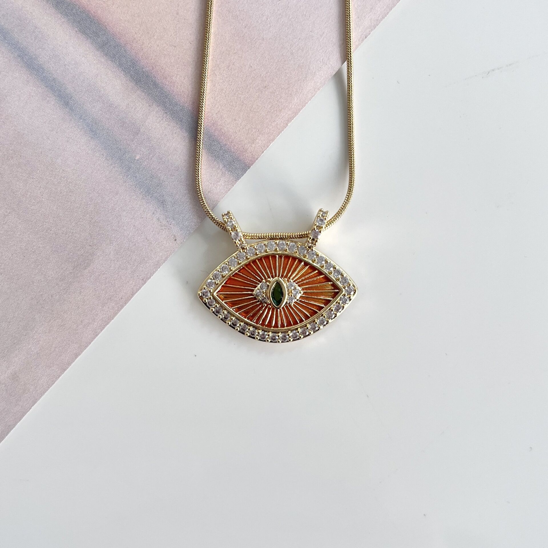 Çelik Turuncu Göz Kolye