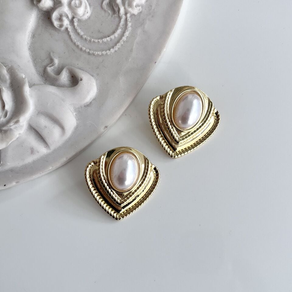 Çelik İnci Detay Üçgen Küpe