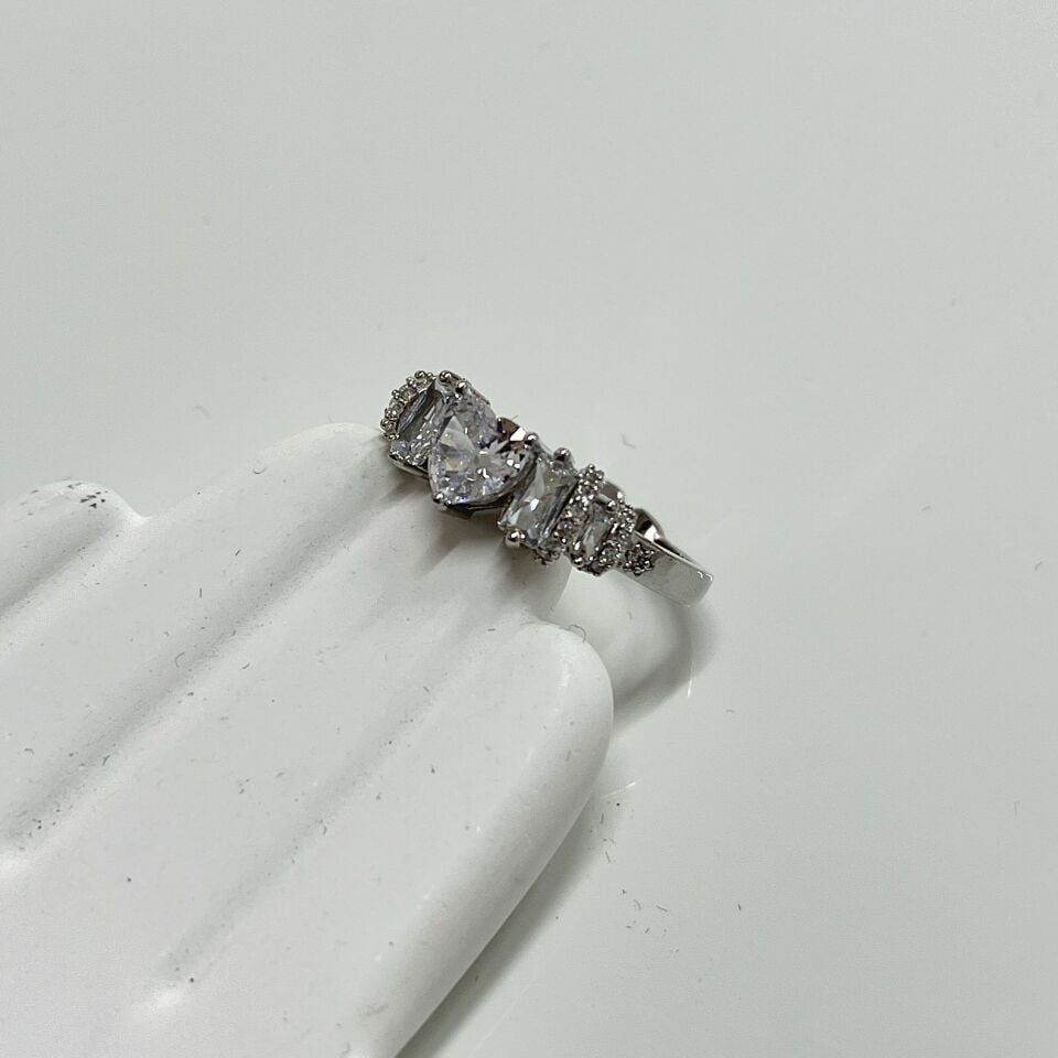 Taşlı Kalp Prenses Yüzük