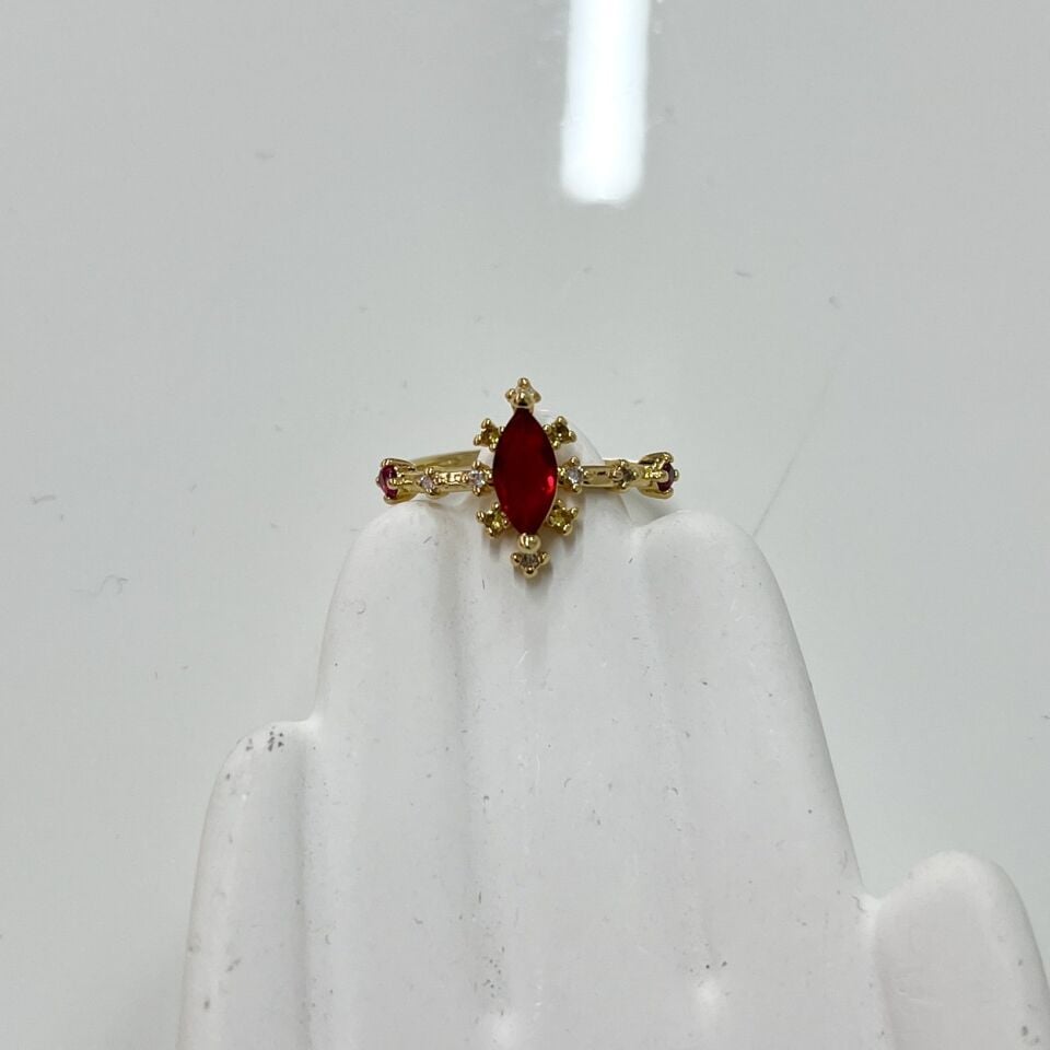 Kırmızı Taşlı Prenses Yüzük