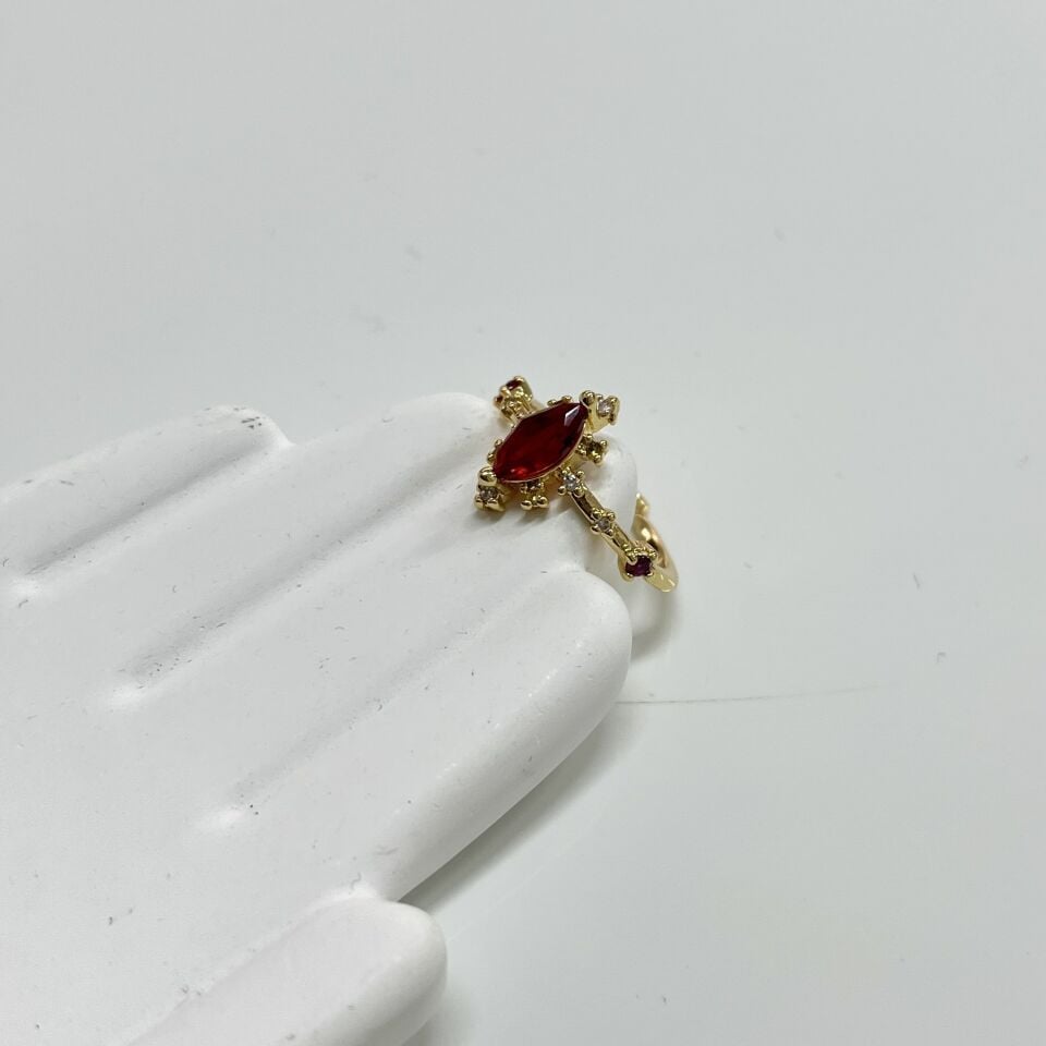 Kırmızı Taşlı Prenses Yüzük